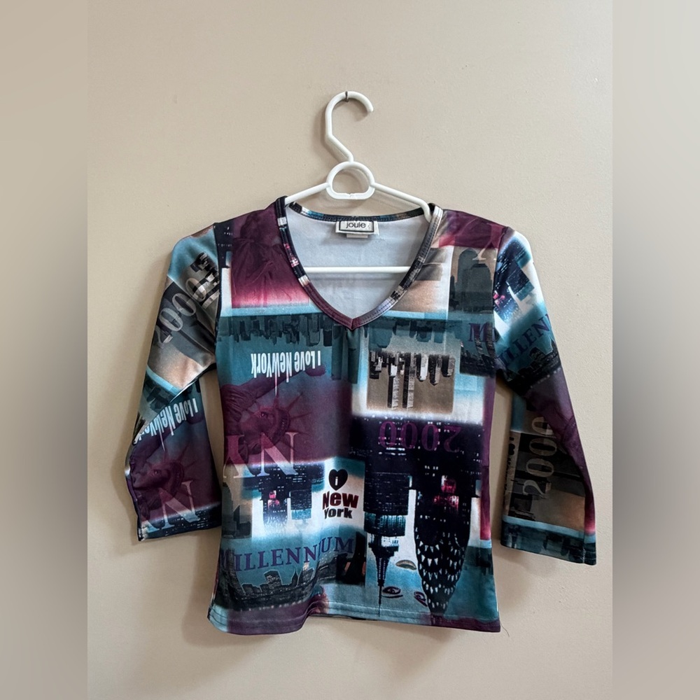 Joule Vintage Y2K 3/4 Sleeve Baby Tee NYC Pattern V-Neck Shirt Top Blouse Tee
